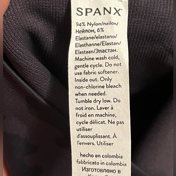Spanx Look At Me Now Seamless Leggings in Black Camo NWT Athlesiure Yoga size S - Picture 11 of 13